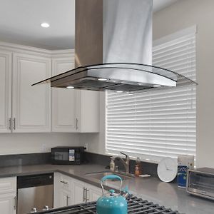 Three-Bedroom Apartment Mountain View